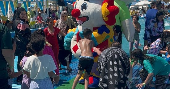 إقبال كثيف من المواطنين على الألعاب المائية والمنتجعات بثالث أيام عيد الأضحى