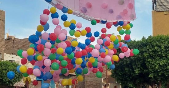 مركز شباب القباحي الغربي بالأقصر يرسم البسمة على وجوه الأطفال في العيد.. صور