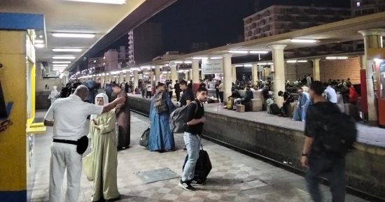 ​السكة الحديد تواصل الملحمة التشغيلية لتأمين عودة المواطنين بعد عطلة عيد الأضحى