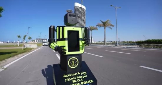 العقول المصرية تصنع الفارق فى مدينة الجيل الرابع.. روبوت المرور الذكى فى شوارع العلمين الجديدة.. لا مجال للأخطاء البشرية.. وتدشين لعصر الرقمنة.. ويساعد المواطنين بشكل عصرى متحضر