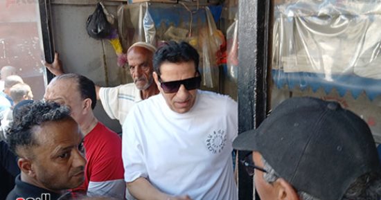 صاحب واجب.. المطرب أحمد شيبة يتقدم جنازة والد حمو بيكا بمقابر الإسكندرية.. صور وفيديو