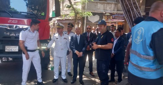 ​محافظ القاهرة ينقذ عقاراً بالدرب الأحمر من حريق مروع خلال جولة تفقدية في العيد