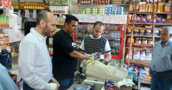 حملات تموينية تضبط مخالفات متنوعة وتتصدى للتلاعب بالسلع المدعمة بالإسكندرية