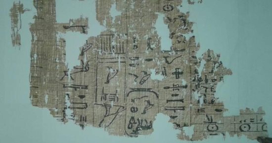 "ميناء الملك خوفو" أقدم الموانئ التاريخية بالزعفرانة.. شيده الفراعنة للوصول إلى سيناء لجلب خام الملاخيت لصناعة أدوات النحت.. ضم مخازن للسفن والبضائع وعثر بداخله على كهوف وبرديات تعود لعصر الأسرة الرابعة.. صور
