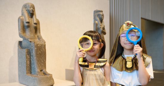 الآثار المصرية تزين محطات سكك حديد هونج كونج فى الصين