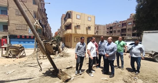 نائب محافظ الجيزة يتابع إصلاح هبوط الصرف الصحى بجسر المنوات ومنطقة العطور