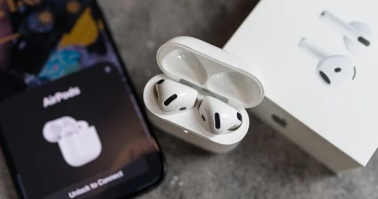آبل تطلق AirPods بكاميرات مدمجة في 2027 مع قدرات ذكاء بصري متقدمة