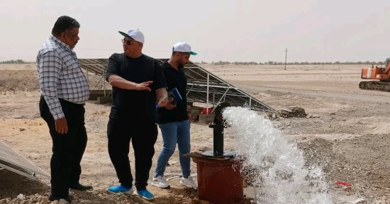بدء العد التنازلى لتنفيذ المرحلة الأولى من مشروع "الواحات الخضراء" لدعم صغار المزارعين شمال مدينة الخارجة.. يعمل بالطاقة الشمسية ويشمل أشجار النخيل والمانجو والنباتات الطبية والعطرية.. و17 أسرة تستفيد منه.. صور