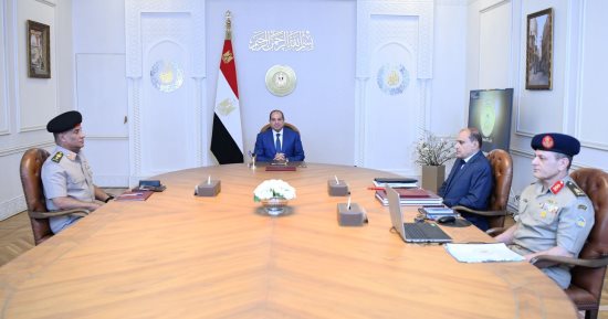 الرئيس السيسى يعرب عن اعتزازه بعطاء وتضحيات رجال القوات المسلحة لحماية الأمن القومى 