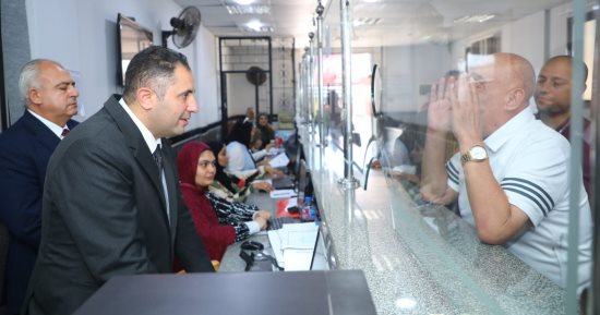 محافظ دمياط يبحث شكاوى ومطالب أهالى المدينة ضمن مبادرة «المحافظ هيجيلك»