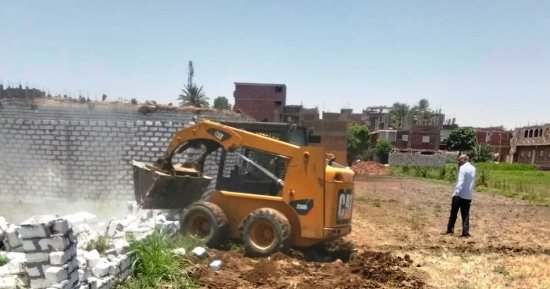إزالة 82 حالة تعدٍ على أراضى الدولة والزراعية ضمن الموجة 29 بأسوان