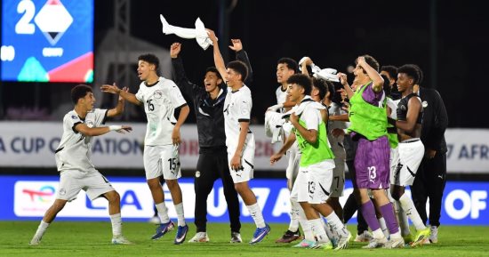 منتخب الناشئين يتسلم الميدالية البرونزية في مراسم التتويج بعد نهائى أفريقيا