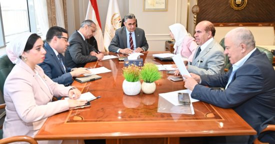 وزير التموين يبحث طلبات المواطنين المقدمة من أعضاء مجلسى النواب والشيوخ