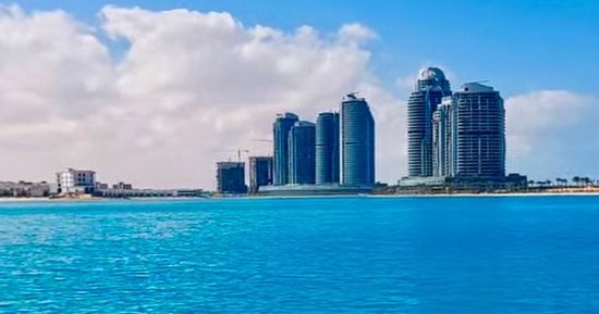 من رحم التحديات.. العلمين الجديدة تروى قصة نجاح إرادة 30 يونيو فى صناعة الفرص والتحول لمسيرة البناء والتعمير.. وسياسيون: جسدت رؤية الدولة فى بناء مدن عالمية.. وجذبت الاستثمار وغيرت خريطة التنمية بالساحل الشمالى