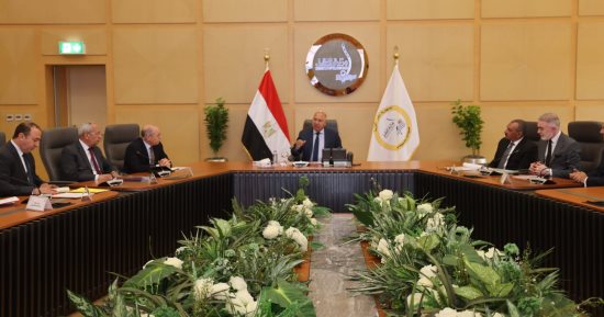 وزير النقل يترأس الجمعية التأسيسية لشركة "تراست القناة لخدمات السفن"