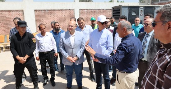 محافظ الجيزة يتفقد مشروعات الصرف الصحى فى مدينة أبو النمرس