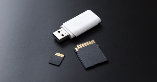 فلاشة USB أم كارت ميمورى SD.. أيهما أفضل لتخزين الصور؟