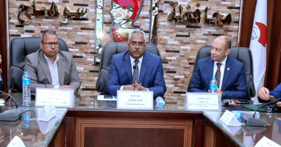 نائب محافظ سوهاج يبحث التوسع فى مشروعات توصيل الغاز الطبيعى