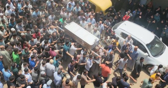 تفاصيل جريمة قرية بمم فى المنوفية بعد تدخل للصلح.. عاطل يقتل "دكتور جامعى" طعنا بسلاح أبيض داخل منزله.. والأهالى يشيعون جثمانه وسط حزن كبير.. النيابة العامة تقر التحفظ على المتهم داخل مستشفى تلا لحين تحسن حالته