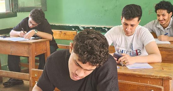 اليوم.. 82 طالبا بالنظام القديم للثانوية العامة يؤدون امتحان الرياضيات بأسوان