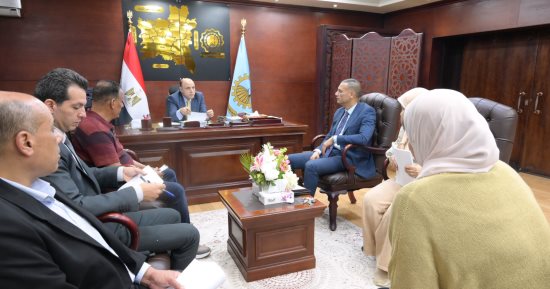 محافظ الغربية يوجه بسرعة الاستجابة للاحتياجات المعيشية والخدمية للأهالى