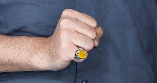 لماذا يرتدى بعض الرجال الياقوت الأصفر؟.. 8 فوائد يمنحها لصاحبه