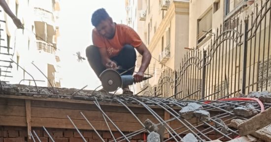 حى العجوزة يزيل سقف دور أرضى مخالف بالمهندسين ويتخذ الإجراءات القانونية