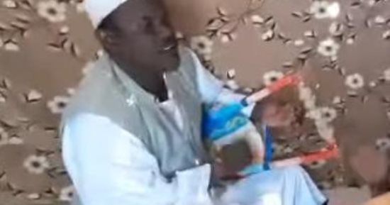 الباسنكوب.. آلة موسيقية ترافق الراعى فى الأودية الجبلية بحلايب وشلاتين