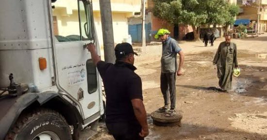 عملية تطهير شاملة لشبكات الصرف الصحى بمدينة أسوان ..صور