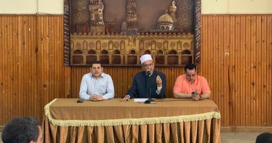 رئيس كفر الشيخ الأزهرية يناقش ما جرى رصده من ملاحظات خلال سير امتحانات الثانوية