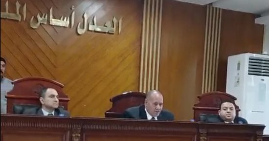 قتل والدته بـ 12 طعنة.. الأب يطلب الرحمة وشقيقاته يطالبن بالقصاص (فيديو)