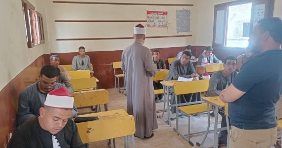 رئيس منطقة سوهاج الأزهرية يتابع امتحانات الثانوية بلجان المنشاة والعسيرات