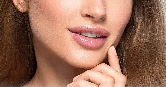 4 وصفات طبيعية لعلاج اسمرار الشفاه.. الليمون فى المقدمة