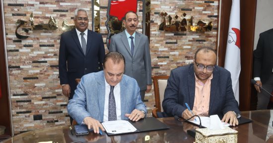 بروتوكول تعاون بين محافظة سوهاج ومياه الشرب لصيانة السيارات والمعدات