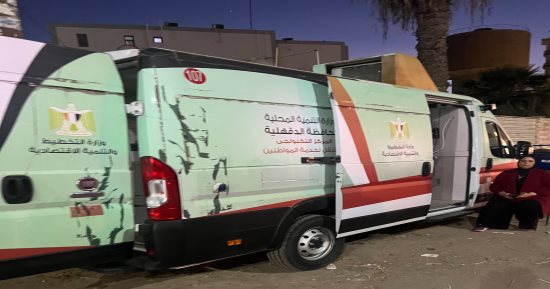 مراكز تكنولوجية متنقلة لتسهيل إجراءات تراخيص المحال والمنشآت التجارية.. فيديو