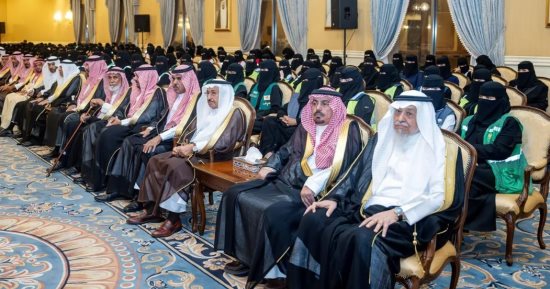 نيابة عن أمير منطقة تبوك.. نائب أمير المنطقة يكرم المشاركين بأعمال الحج بمنفذ حالة عمار