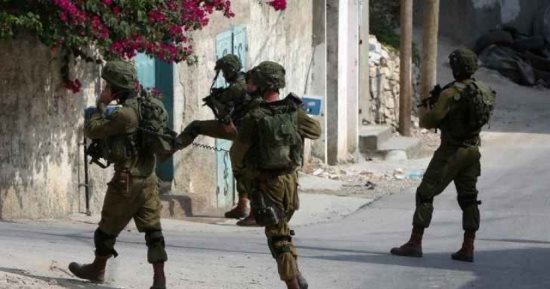 قوات الاحتلال الإسرائيلى تستولى على منزل فلسطينى وتحوله لثكنة عسكرية