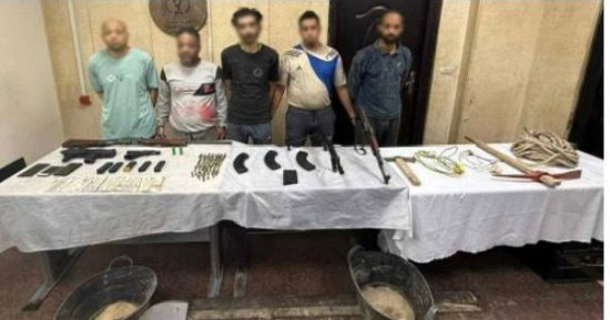ضبط أشخاص ينقبون عن الآثار بحوزتهم رشاش وبنادق   