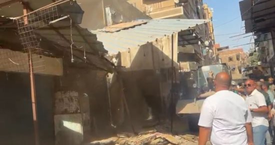 حملة موسعة ببولاق الدكرور لإخلاء شارع همفرس من الإشغالات والتعديات.. صور