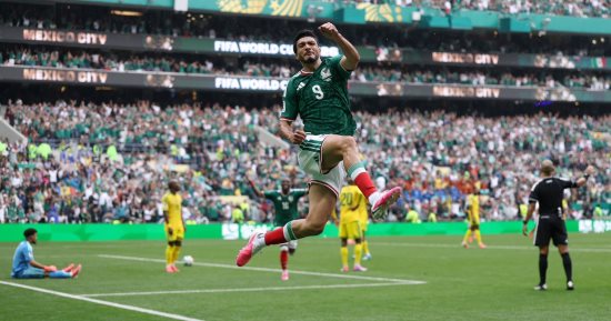 المكسيك تهزم جنوب أفريقيا و3 بطاقات حمراء في افتتاح كأس العالم.. فيديو وصور 