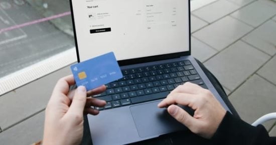 متاجر إلكترونية وهمية فى كوريا الجنوبية تمنح متعة التسوق دون إنفاق المال