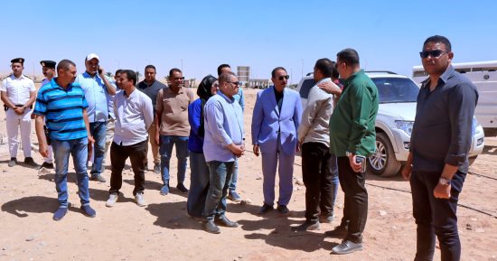 محافظ سوهاج يشهد تنفيذ قرار إزالة تعدٍ على 60 فدان أملاك الدولة بمركز المنشاة