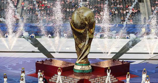طوارئ بالبيت الأبيض بعد طرد هداف منتخب أمريكا.. بولتيكو: 4 أيام من الضغط والمناورات القانونية والجهود الدبلوماسية من المكتب البيضاوي لمقر الفيفا أسفرت عن تعليق إيقاف بالوجون.. وجدل حول مكالمة ترامب وإنفانتينو