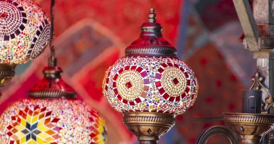 قبل مباراتها بمونديال 2026.. أشهر الهدايا التذكارية بقطر