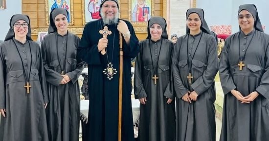 الكنيسة ترسم شمامسة ومكرسات جدد بإيبارشية ديرمواس ودلجا في ختام احتفالات عيد الأنبا أبرآم