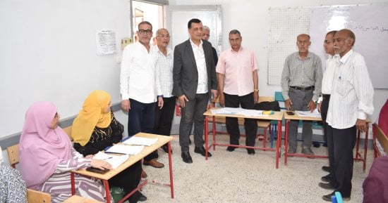مدير تعليم سوهاج يتابع أعمال تصحيح الشهادة الإعدادية ويؤكد الالتزام بالدقة