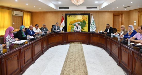 محافظ الفيوم يتابع الموقف التنفيذي لمشروعات "القرض الأوروبى"