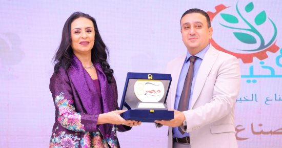 وزيرة التضامن تكرم صناع الخير عضو التحالف الوطني لجهودها في مبادرة «فرحة مصر»
