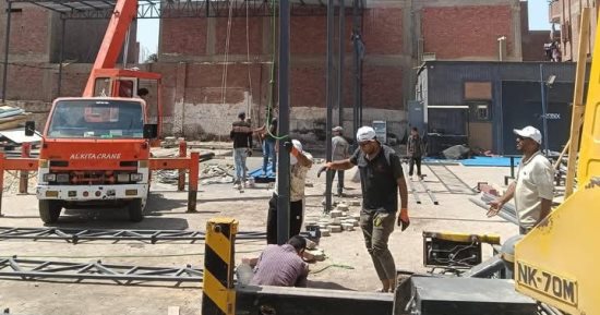 إحباط محاولة إقامة جمالونين مخالفين فى أبو النمرس ومصادرة معدات البناء.. صور