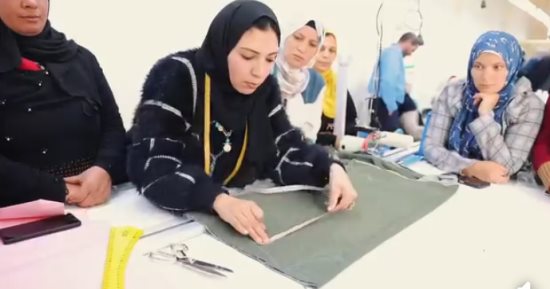 فى كفر الشيخ كل حرفة بداية جديدة.. سيدات حوّلن الموهبة لمنتجات بأيدٍ مصرية